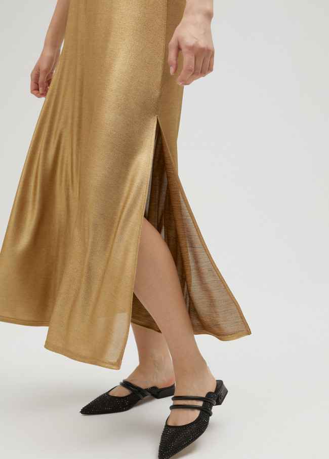 Robe longue dorée à bretelles