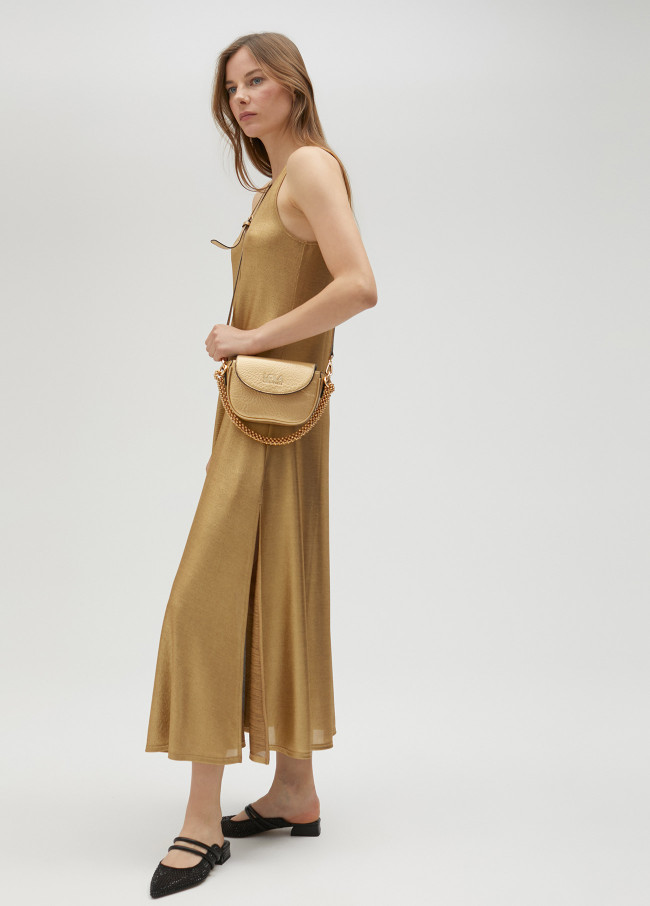 Robe longue dorée à bretelles