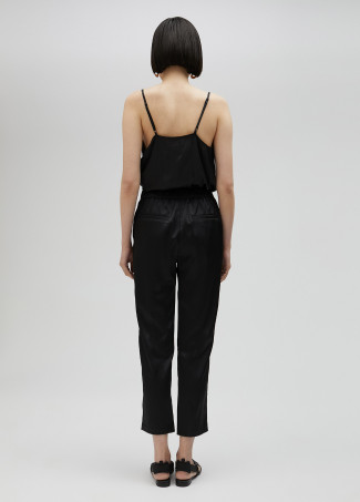 Jogger tachas satén