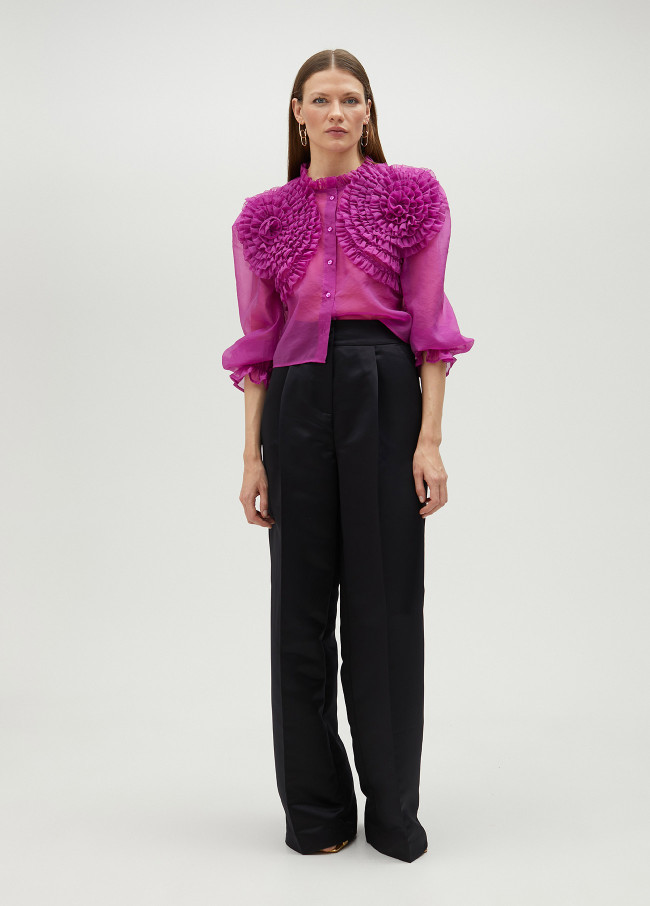 Blusa com pormenor floral