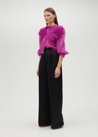 Blusa com pormenor floral