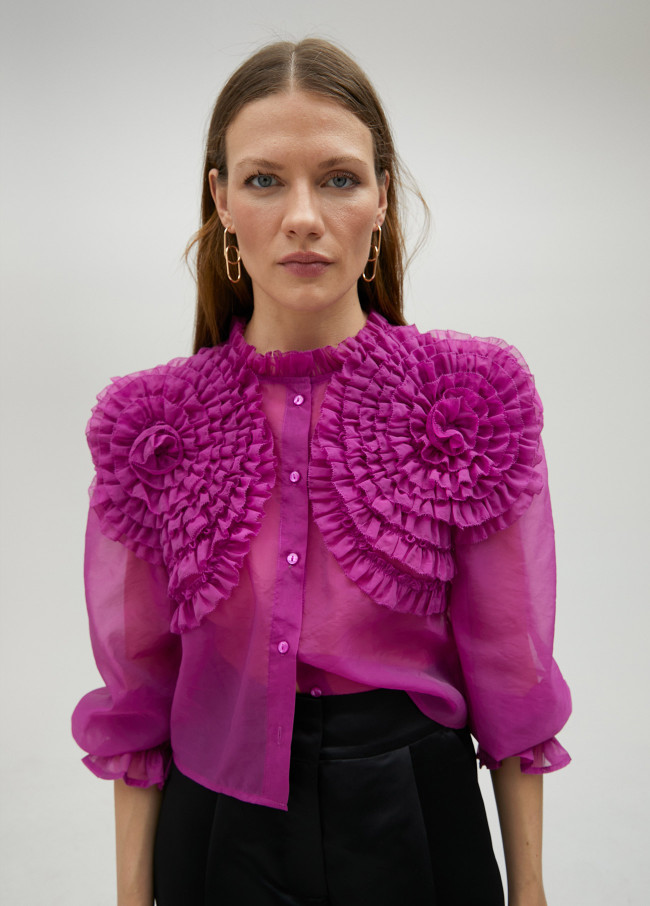 Blusa con detalle floral