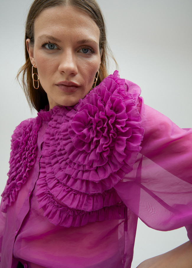 Blusa con detalle floral