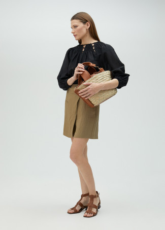 Blusa detalle cuello