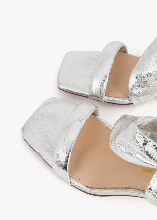 Sandales à talon avec brides métallisées