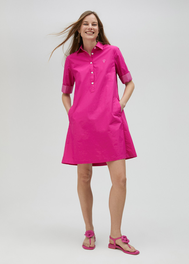 Robe avec strass sur les manches