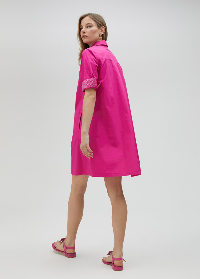 Robe avec strass sur les manches