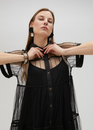 Schwarzes Kleid aus Tüll