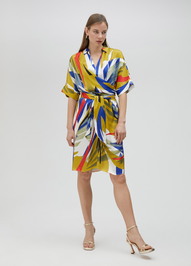 Kurzes Kleid mit Print