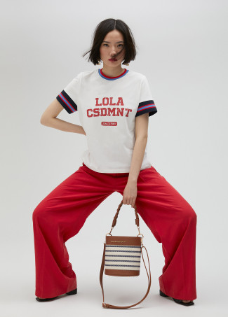 T-shirt with three-tone stripes on the sleeves