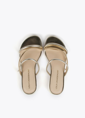 Flat sandals with metallic straps and gold heel