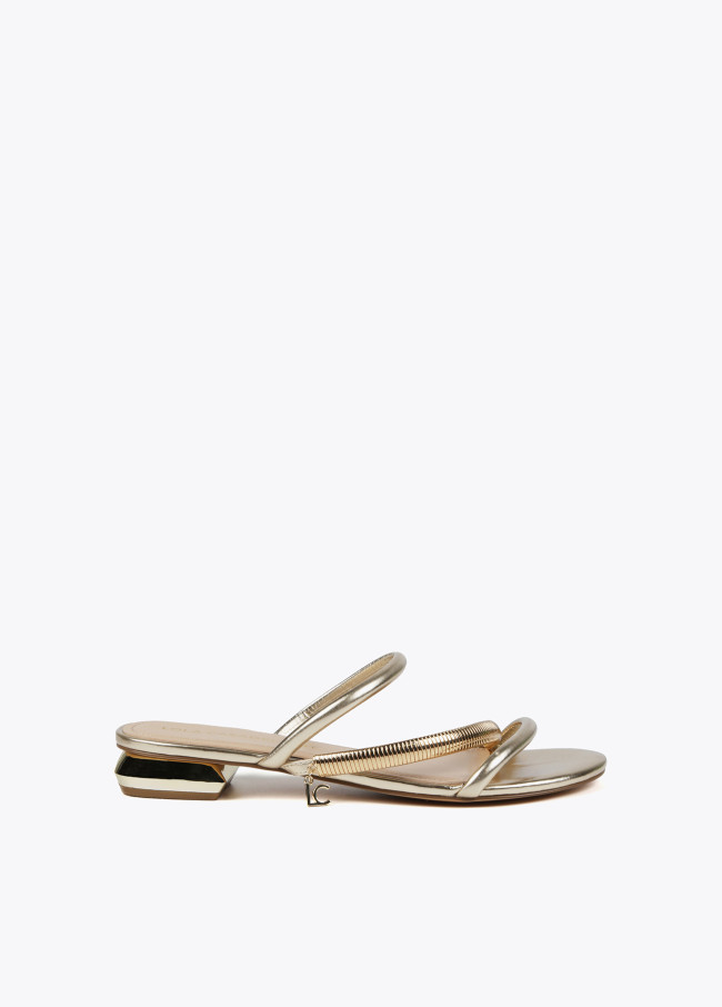 Flat sandals with metallic straps and gold heel