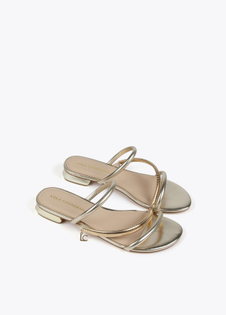 Flat sandals with metallic straps and gold heel