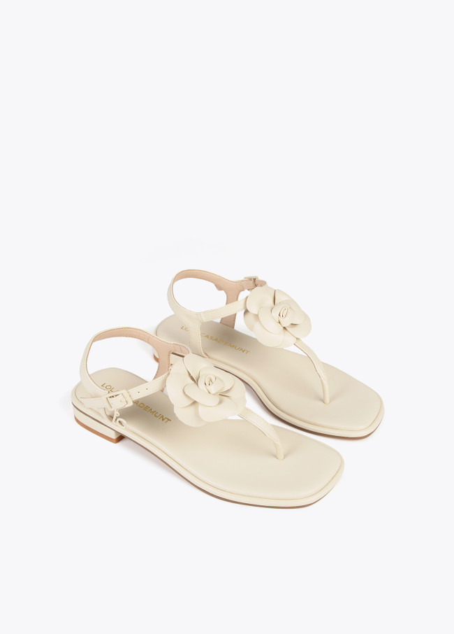 Sandalen mit Zehenriemen und Blumendetail