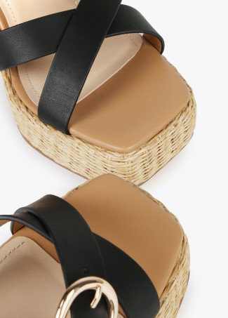 Sandales à talon avec boucles