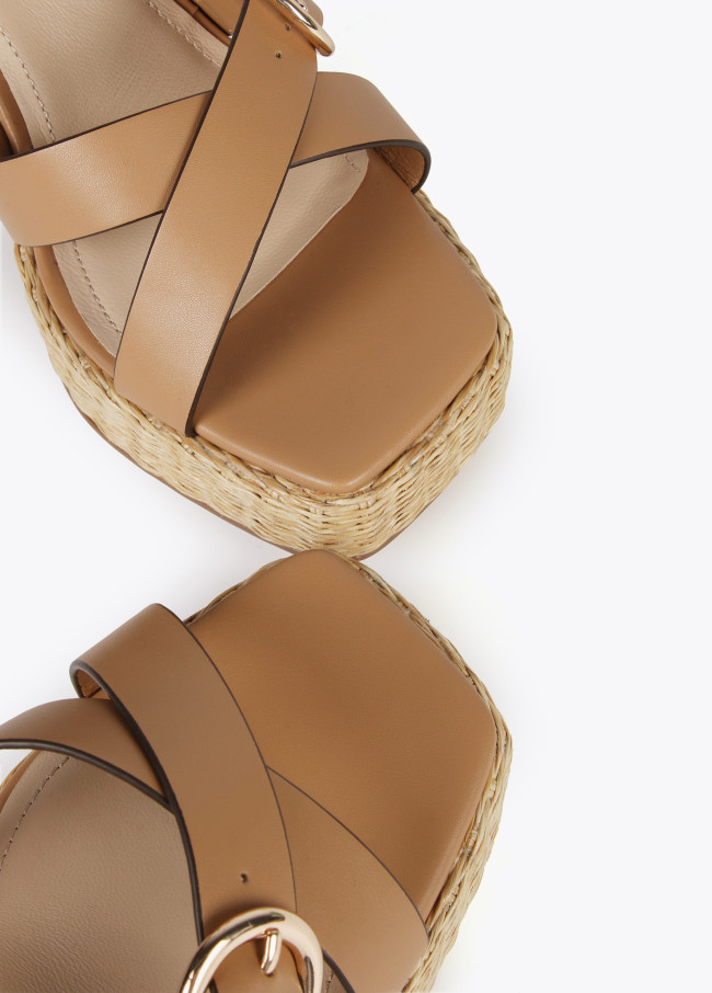 Sandales à talon avec boucles