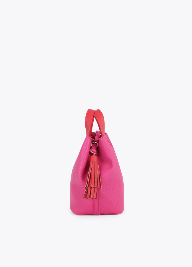 Bolso bicolor con borla