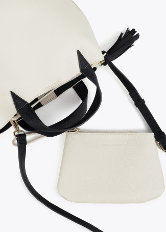 Bolso bicolor con borla