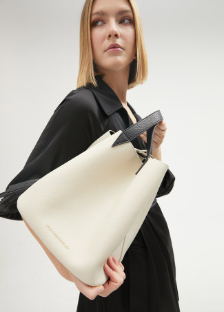 Bolso bicolor con borla