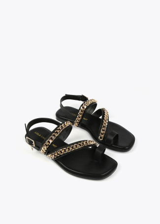 Flache Sandalen mit Kettendetail