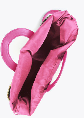 Kleine Korbtasche mit Nieten