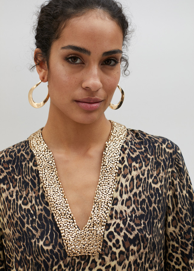 Kurta vestido curto com estampado animal