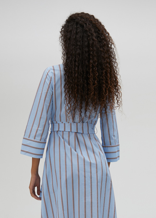 Langes Kleid mit Streifen