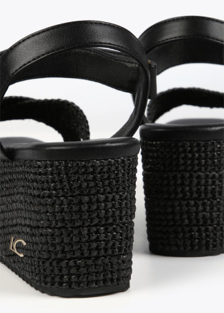 Sandalen mit Plateau mit Metallic-Details