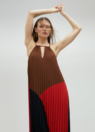 Dreifarbiges plissiertes Kleid