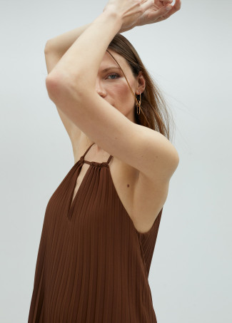 Dreifarbiges plissiertes Kleid