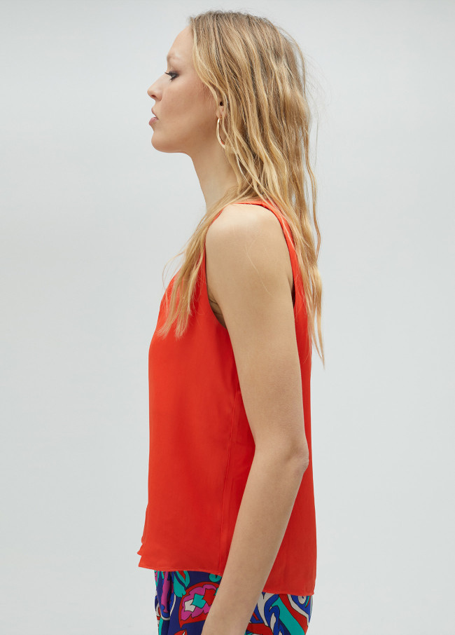 Top basic con spalline