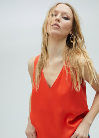 Top basic con spalline