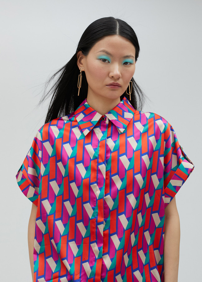 Camisa estampada logotipada