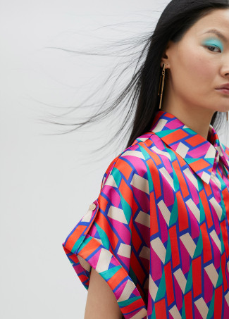 Camisa estampada logotipada