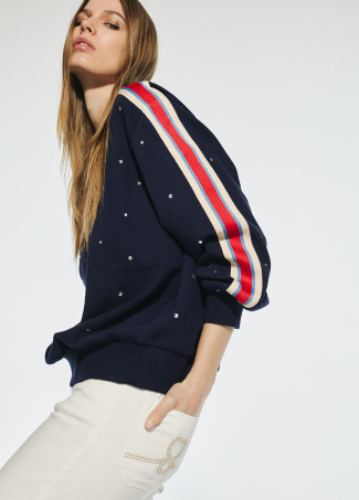 Sweatshirt com fita desportiva e strass