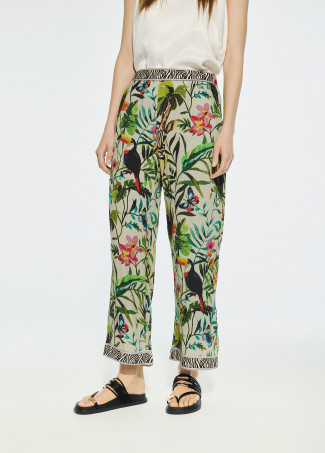 Calças compridas com estampado da selva