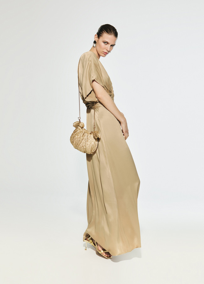 Vestido largo con drapeado en cintura