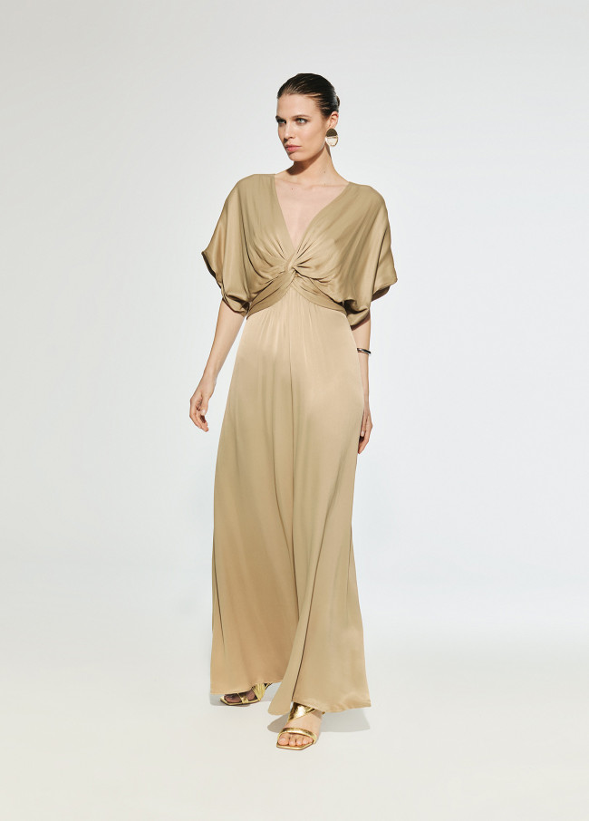 Langes Kleid mit drapierter Taille