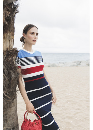 Strickkleid mit kurzen Ärmeln