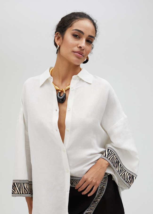 Camisa de linho com rebordo