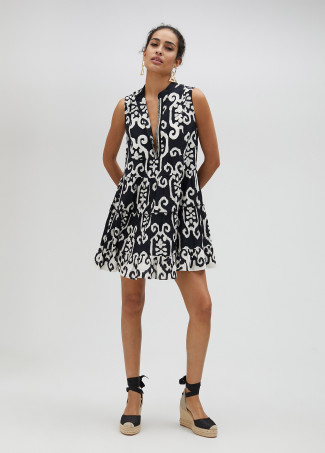 Vestido Kurta blanco y negro con volantes