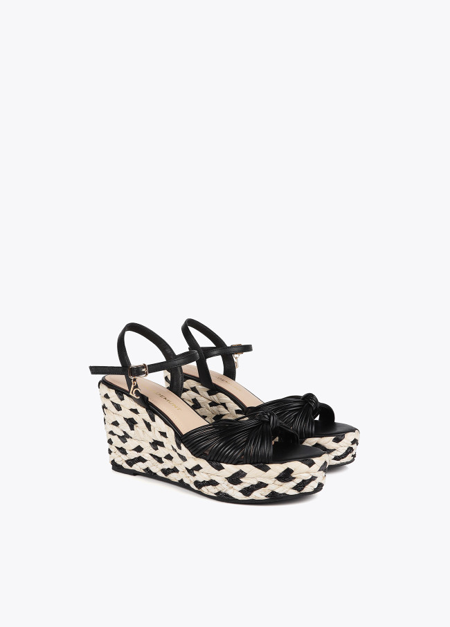 Chaussures compensées détail tressé