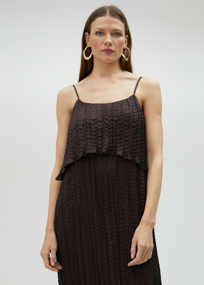 Vestido midi com folho