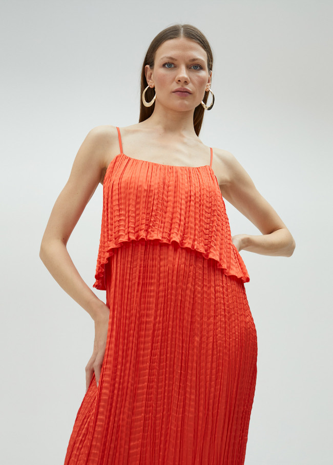 Vestido midi con volante