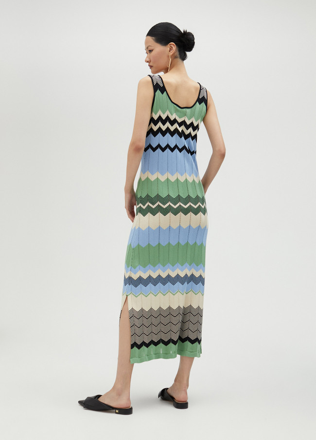 Langes, mehrfarbiges Kleid