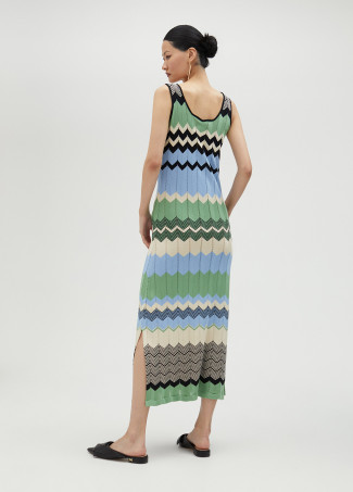 Langes, mehrfarbiges Kleid