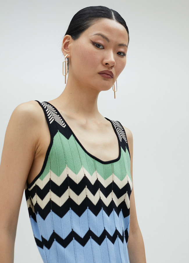 Langes, mehrfarbiges Kleid