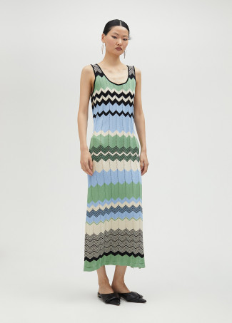 Langes, mehrfarbiges Kleid