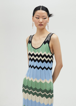 Langes, mehrfarbiges Kleid
