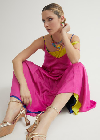 Vestido de alças com folhos